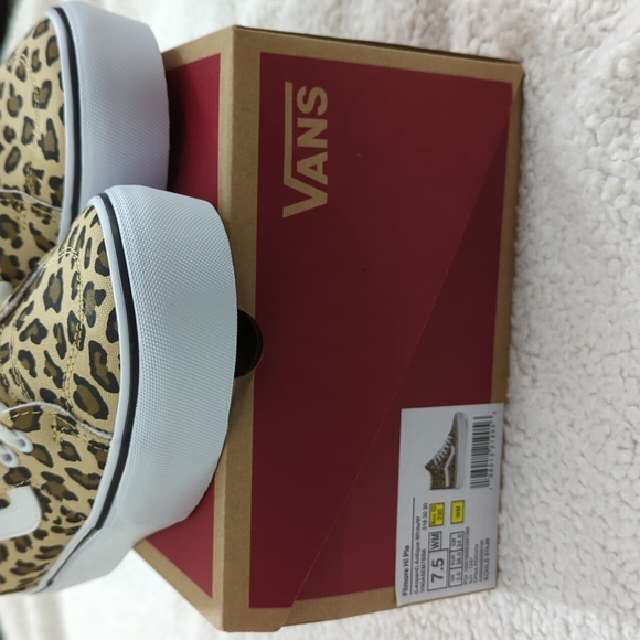 VANS FILMORE HIGH TOP PLATFORM SNEAKER - LEOPARD. - Picture 6 of 9